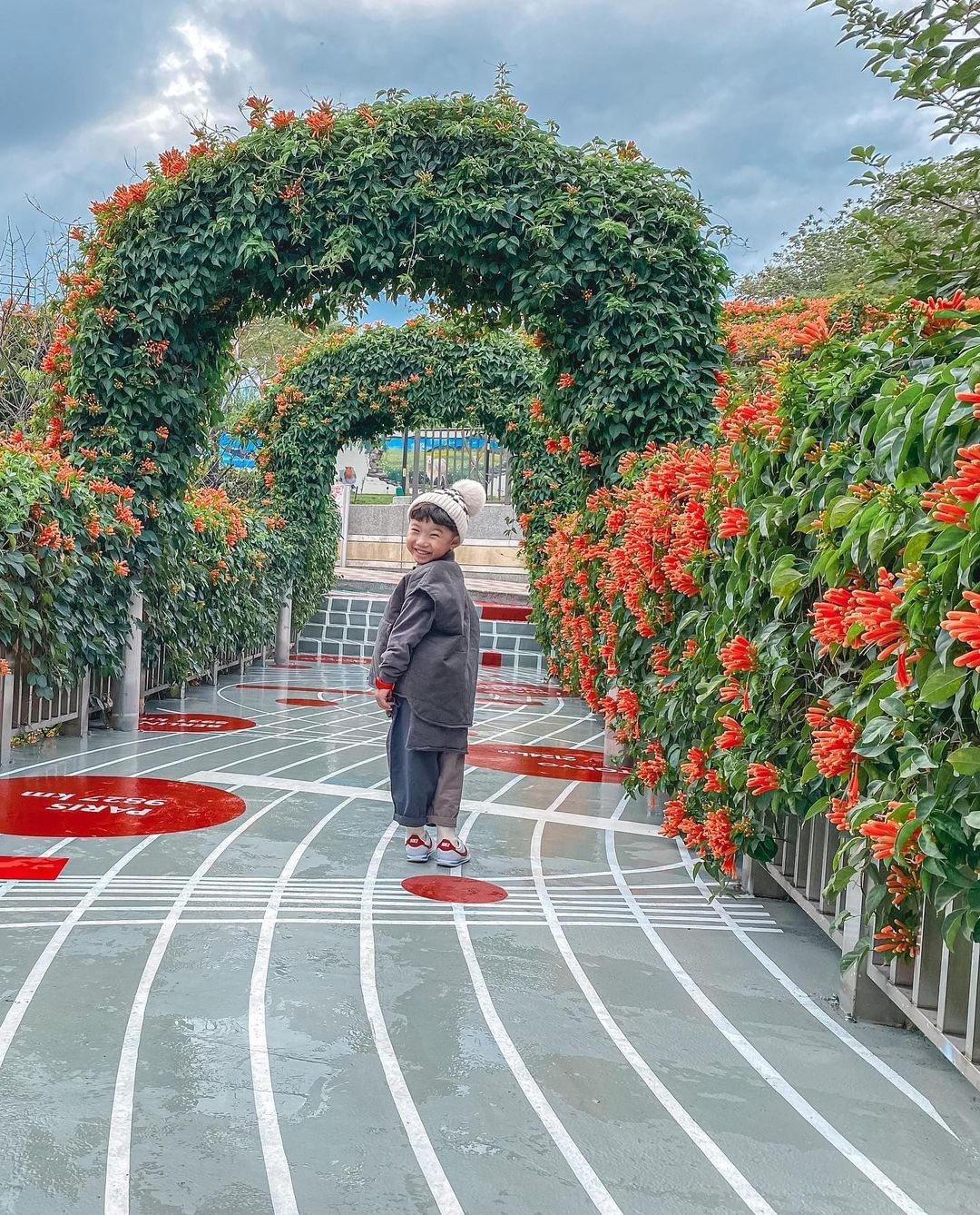 春暖花開，看到美麗的花朵，心情也開心了起來 