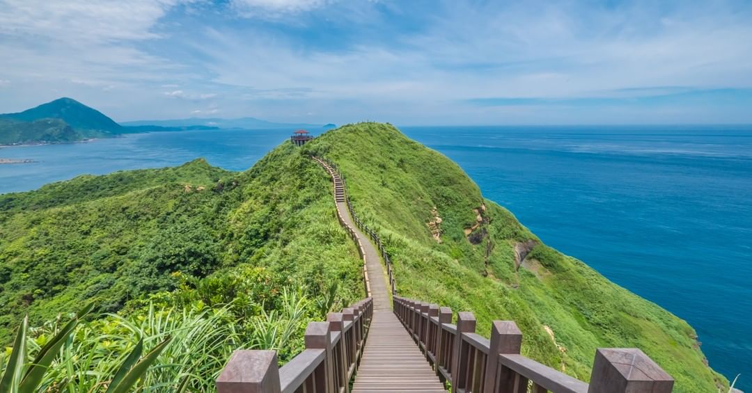 台版萬里長城之稱的稜谷步道，一望無際的遼闊景色，心曠神怡！
