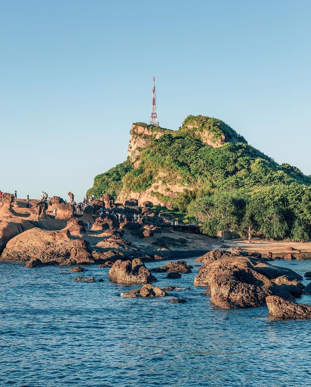 找時間前往野柳一睹女王頭的風采吧！