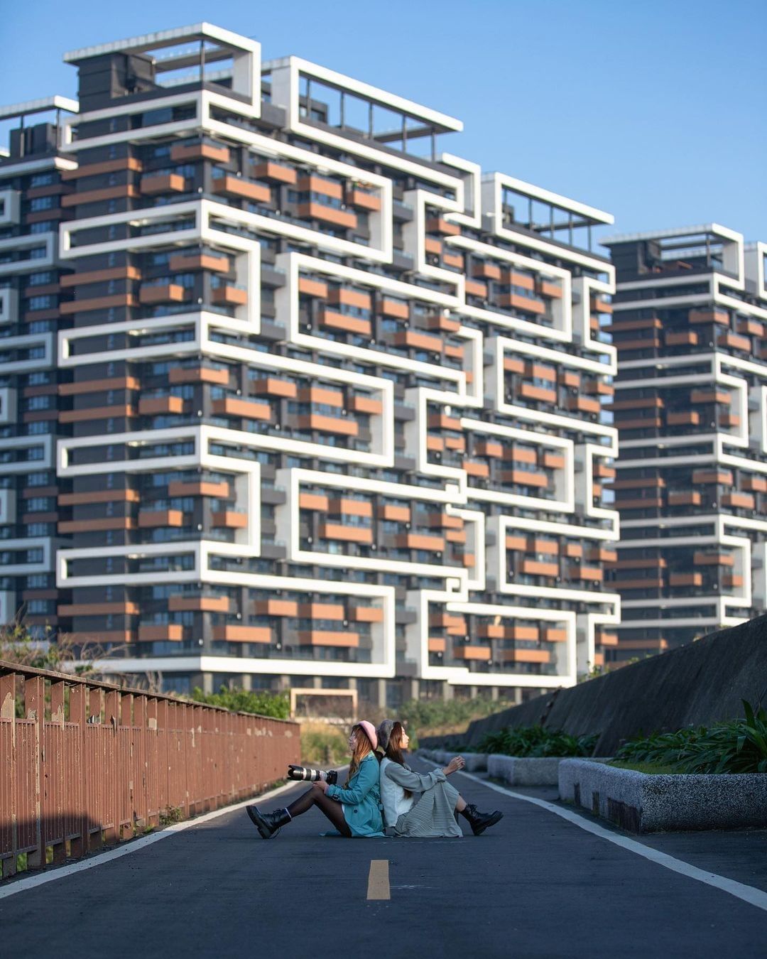 獨特建築設計看起來壯闊又療癒，海景第一排還可以欣賞夕陽美景