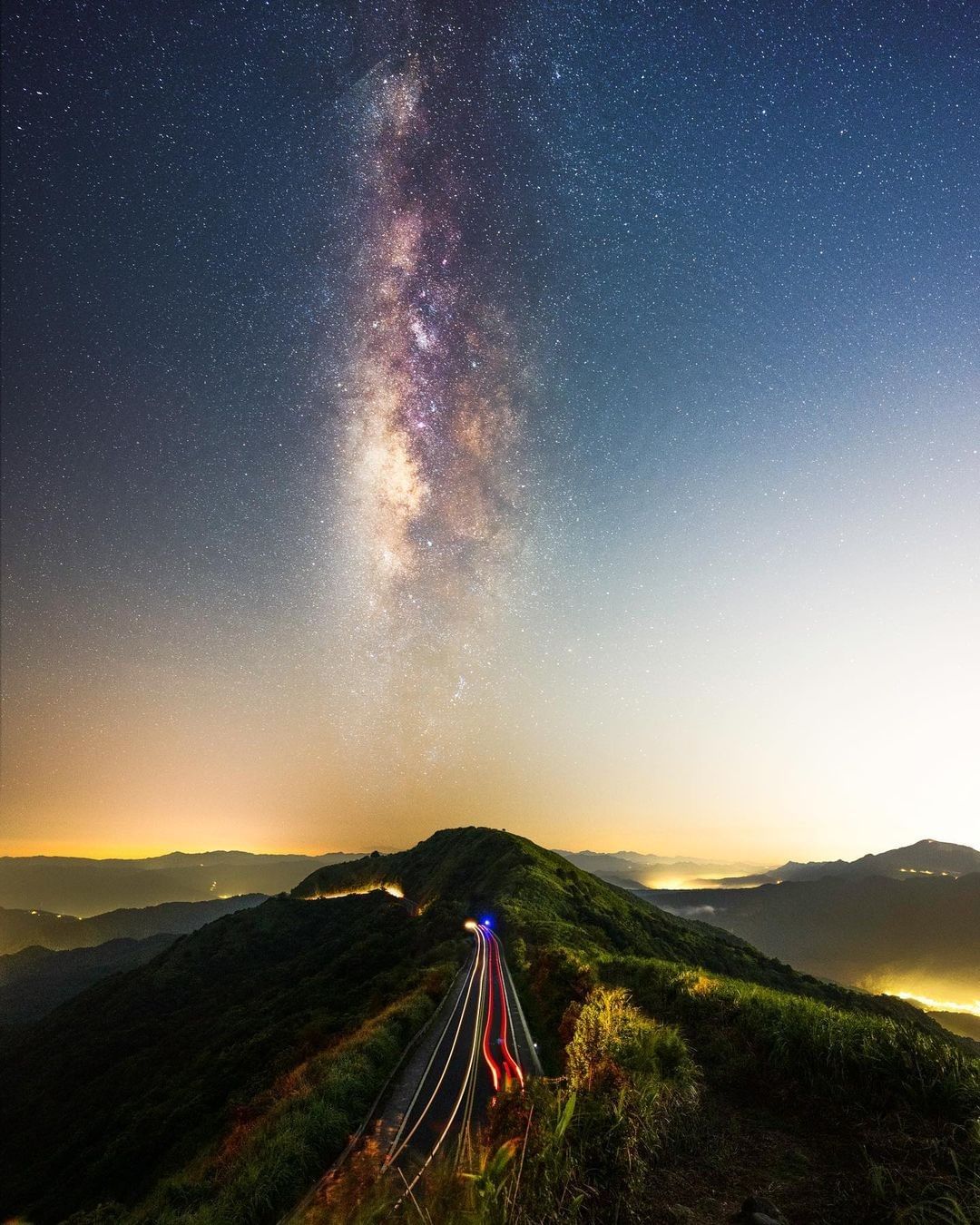 欣賞360度山巒美景，還能看見最美的寂寞公路，心情舒坦無比！