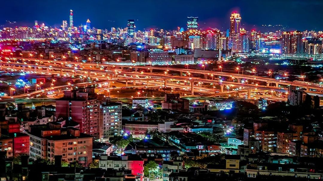 豪華夜景盡收眼底，與心愛的人一起從這裡眺望平時居住的城市，感受不一樣的美，滿滿幸福感藏都藏不住~