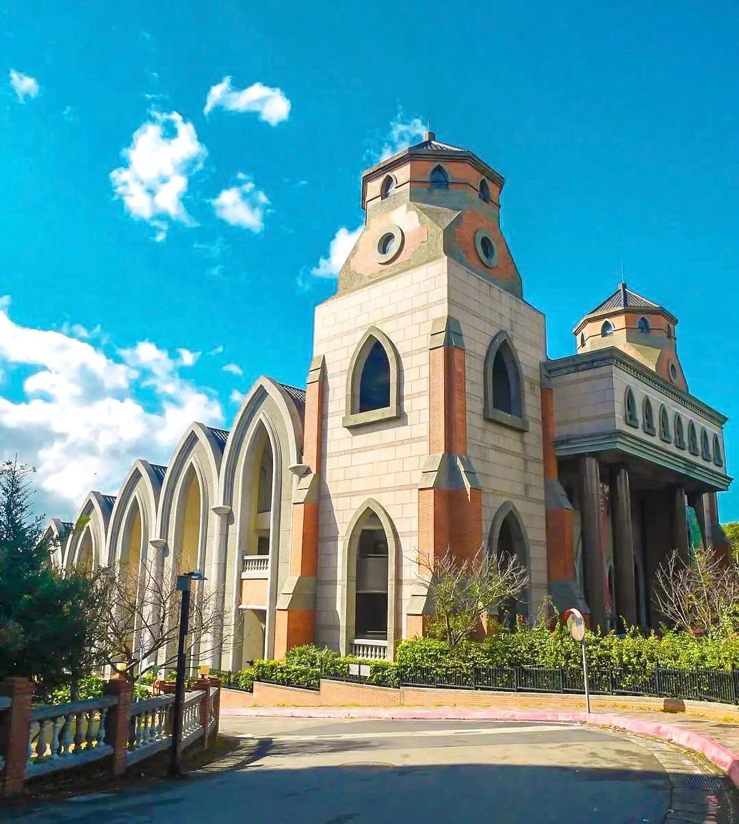 古典歐式的建築！彷彿置身在國外！