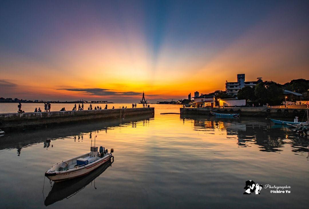 淡水第一漁港的日落霞光～