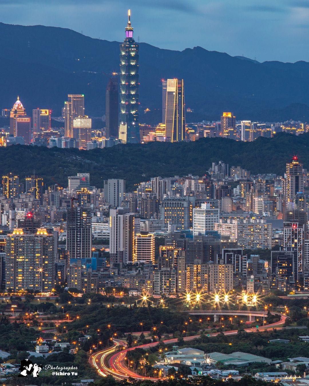 從新店達觀路眺望的大台北夜景