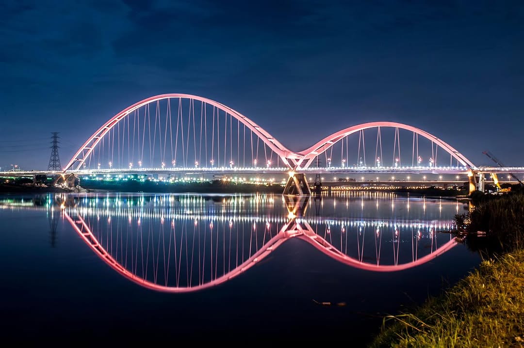 全長1133公尺，橫跨大漢溪，連結了板橋與新莊