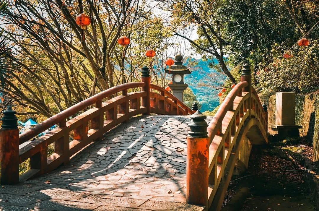 適合散步、開闊身心的步道與寺廟，風景宜人、還有特色拱橋