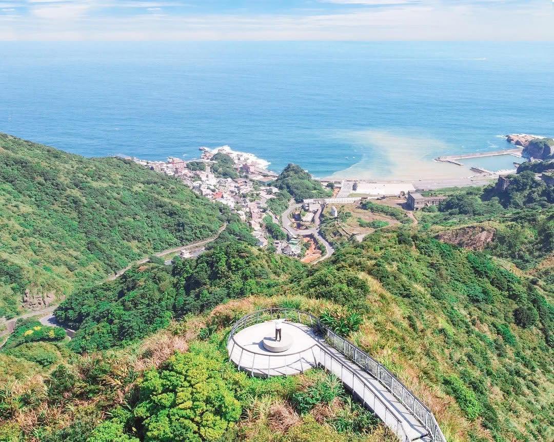 不需要花費太多體力，就可以輕鬆抵達高點賞海景的完美步道！