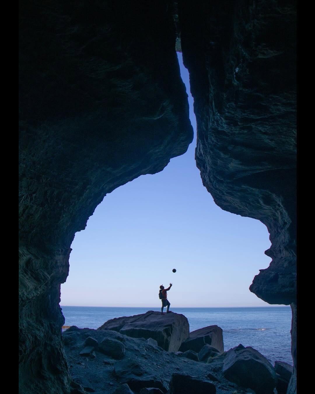 鼻頭角步道串聯燈塔、海蝕洞與壯闊斷崖,邊走邊享無敵海景,彷彿踏入東北角秘境!