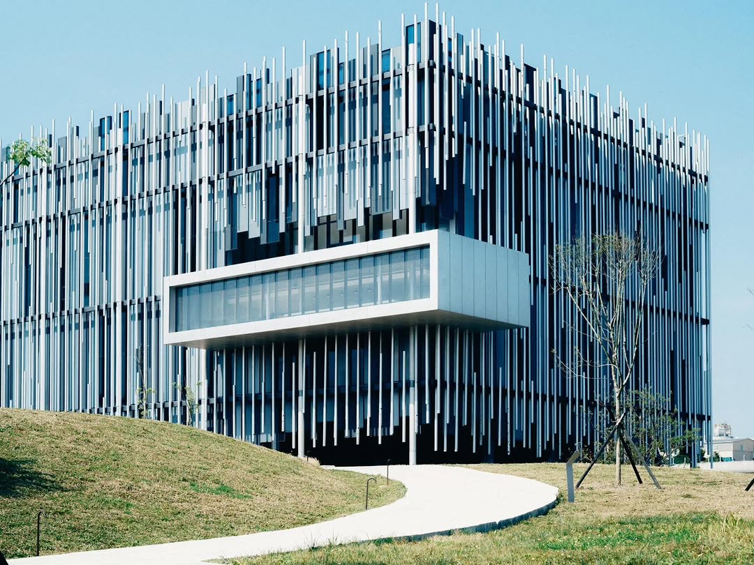 睽違多時的 #新北市美術館 將於4/25正式開幕!