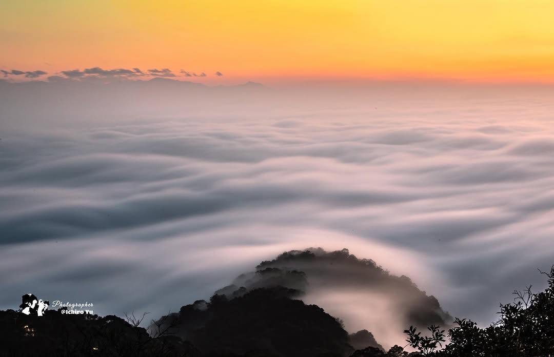 硬漢嶺海拔616公尺,為觀音山第一高峰。觀音山屬於大屯火山群中的錐形火山,季風帶來的海洋水氣在山嶺化為雲霧,變化萬千的雲海蔚為奇觀,有著「坌嶺吐霧」的美名