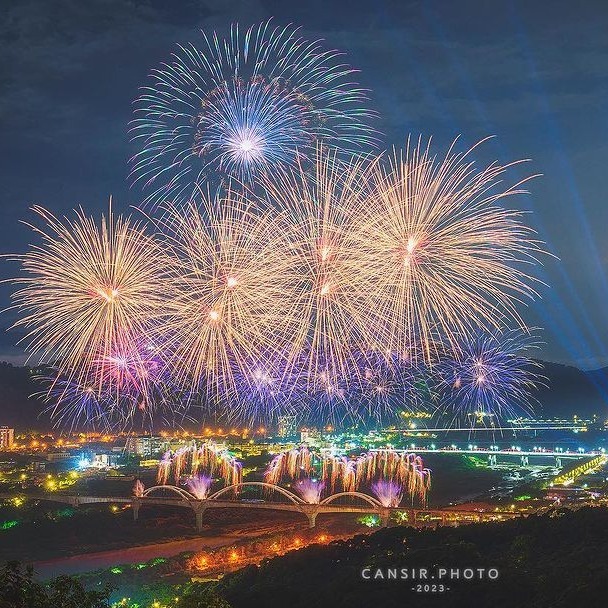 #週末限定必追行程#新北市美術館 開幕限定煙火秀