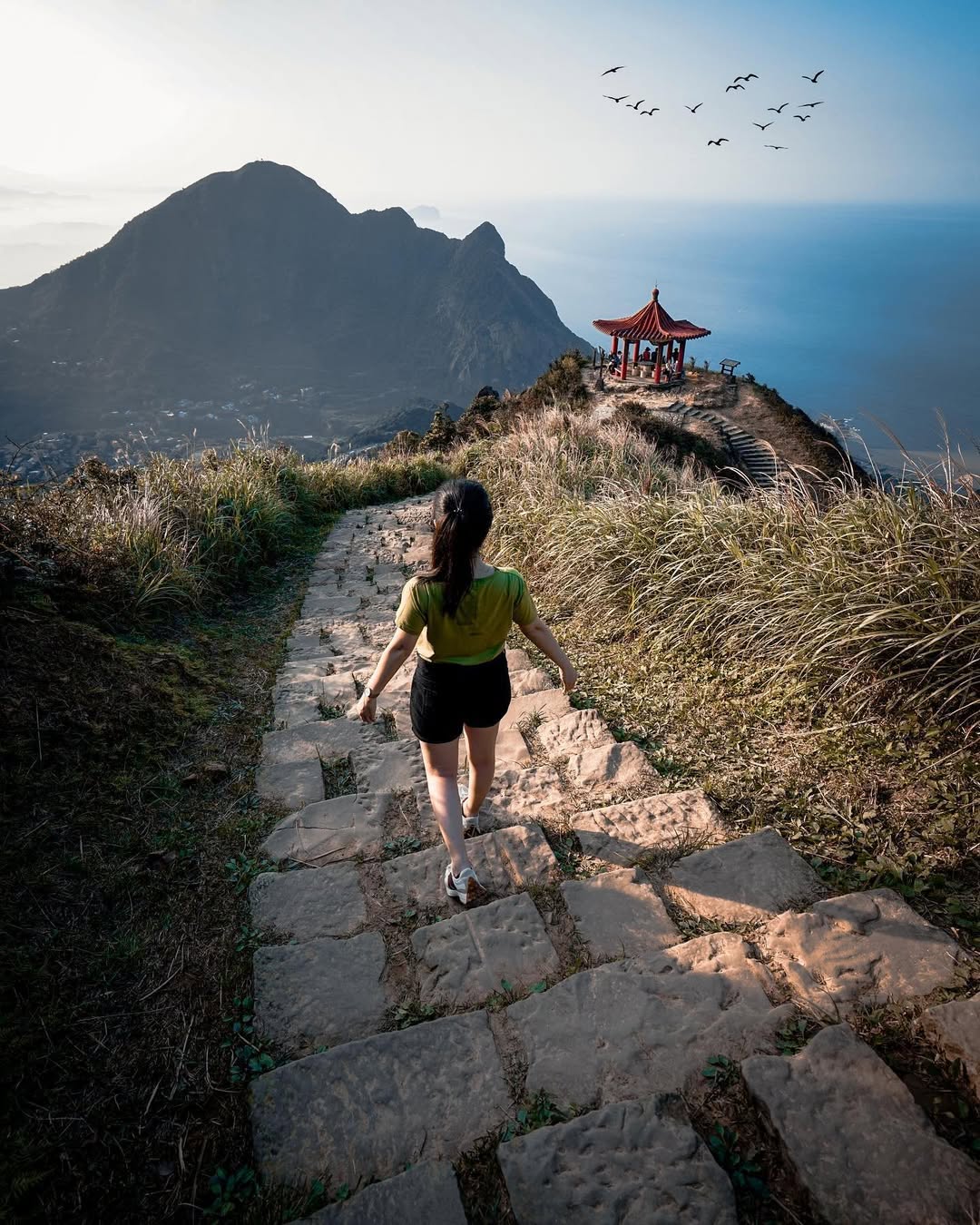 因山形似無耳茶壺而得名，又名「茶壺山」