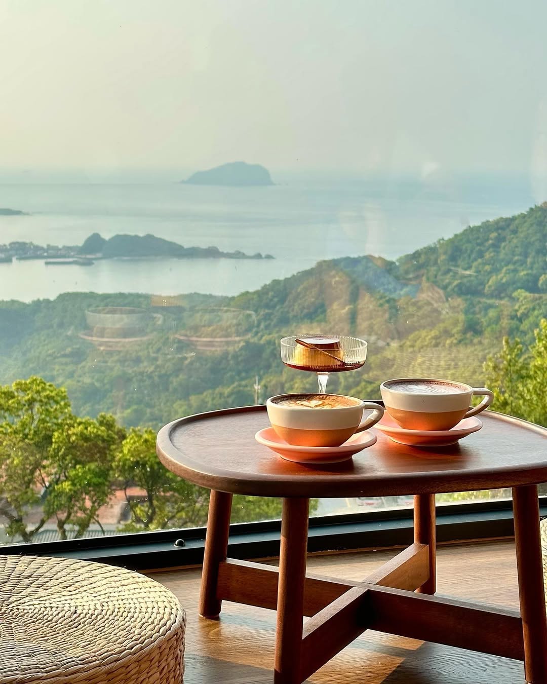 山海相依的九份咖啡廳，視野一望無際