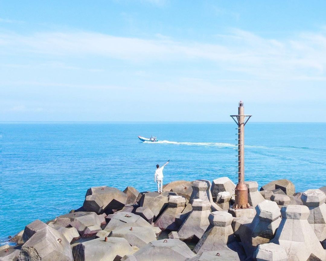 能夠欣賞這片遼闊的大海，感受微風吹拂，就是人生中最美好的事了 ´͈ ᵕ `͈