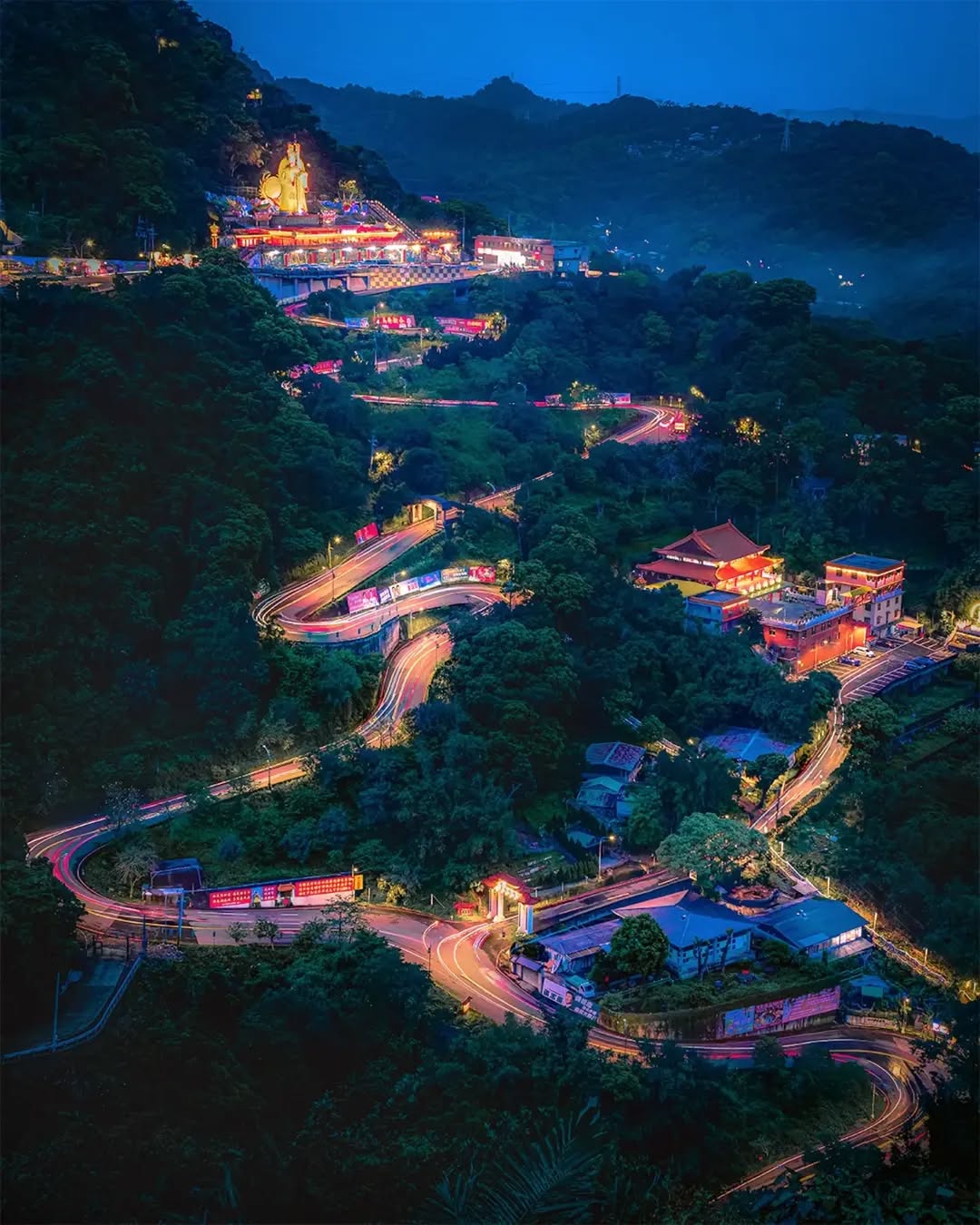 烘爐地不夜城，越夜越美麗。