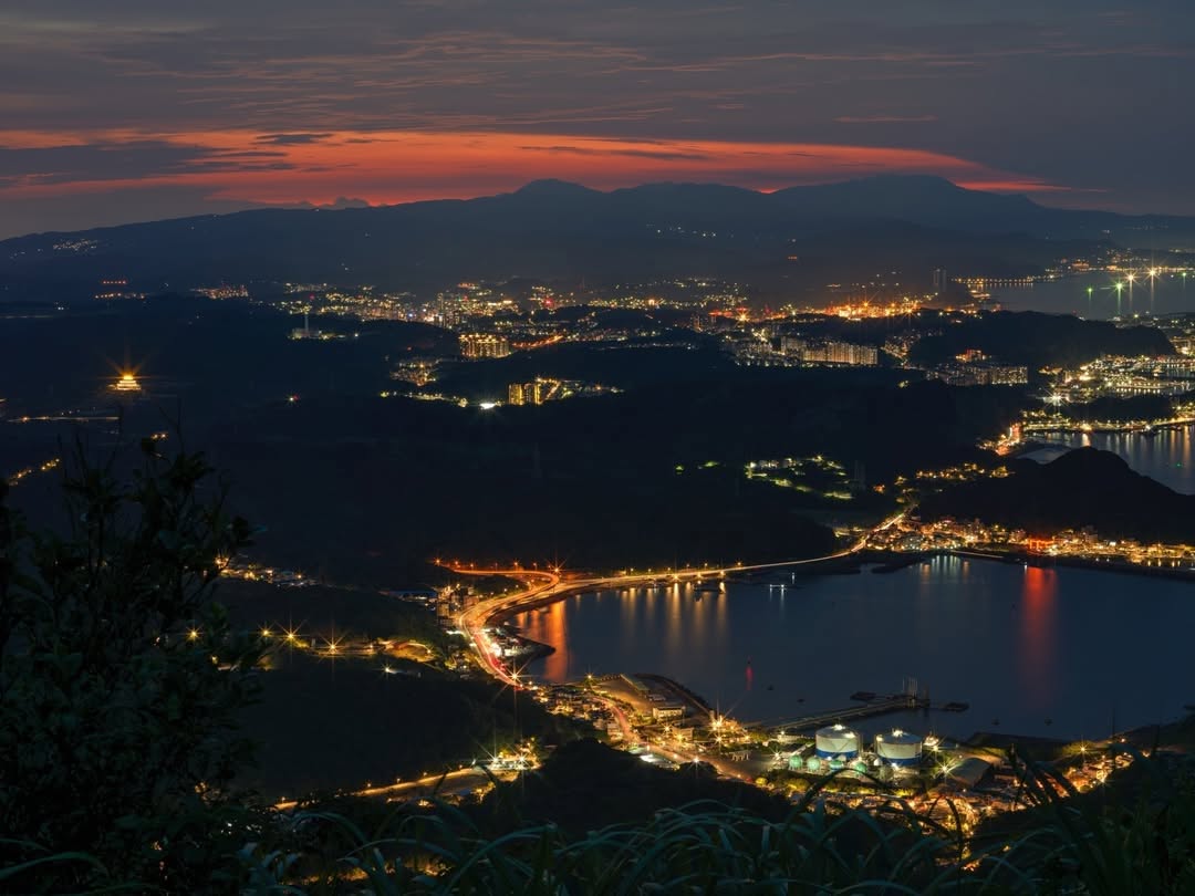 俯瞰瑞濱的黃金弧線，點亮東北角最溫柔的靜謐深夜 
