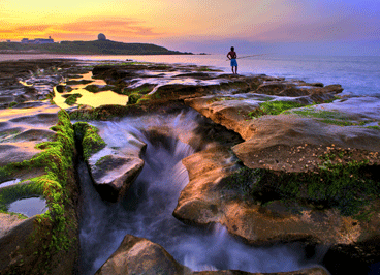 Taking a stroll to appreciate the scenery in Shimen