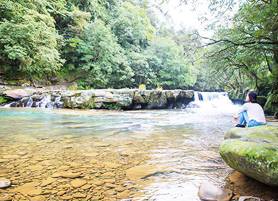 "Shuangxi" enjoy the beauty of the Xiao Jiuzhaigou River waterfall, the ultra-rare century stone Mazu Temple blessing