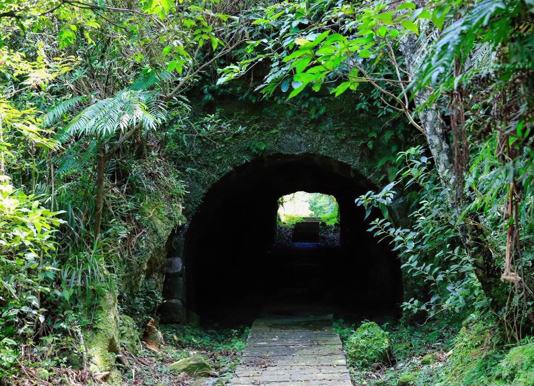 Liulanglu Sightseeing Hiking Trail – Romantic wandering and strolling in Jiufen. 