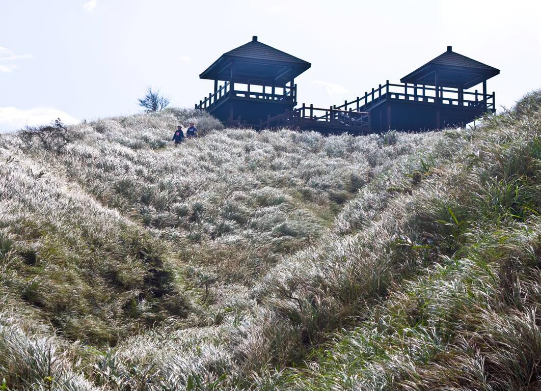 Caoling Historic Trail – Youthful Gongliao Route lets you hike up to the mountains and down to the sea.