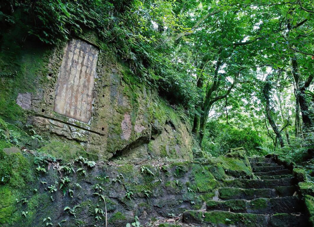 Jinzibei Historic Trail – Houtong overlooked mining glories and offers a healing journey searching for kitties while visiting local attractions.