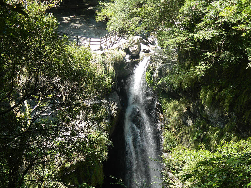 滿月圓國家森林遊樂區瀑布