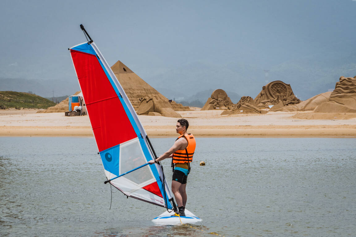 福隆海水浴场风帆与沙雕
