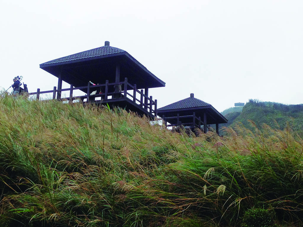 草岭古道上的观景台