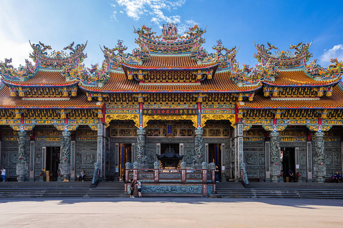 中国宫殿式华丽雄伟的竹林山观音寺