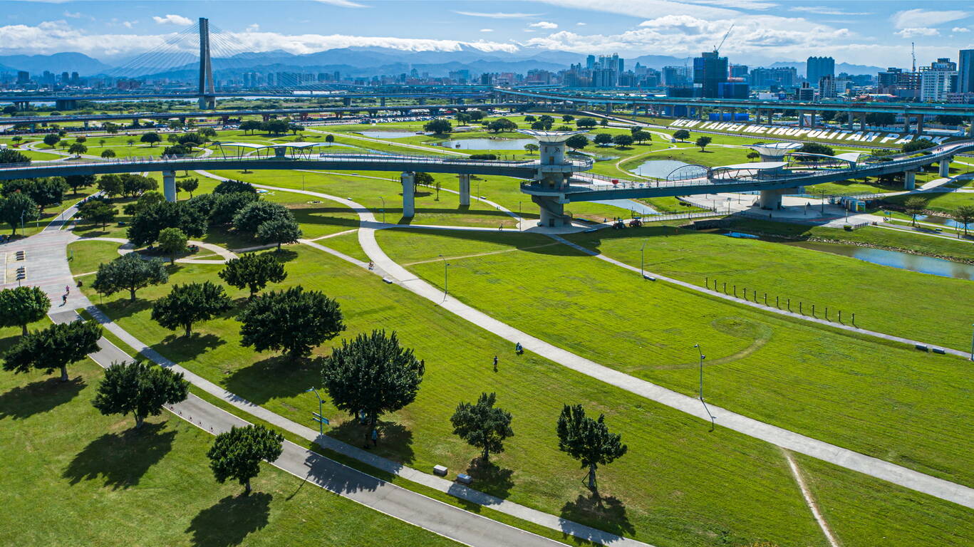 規劃完整的環狀自行車道以及廣大的草皮