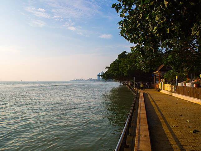 淡水海關碼頭-河邊步道
