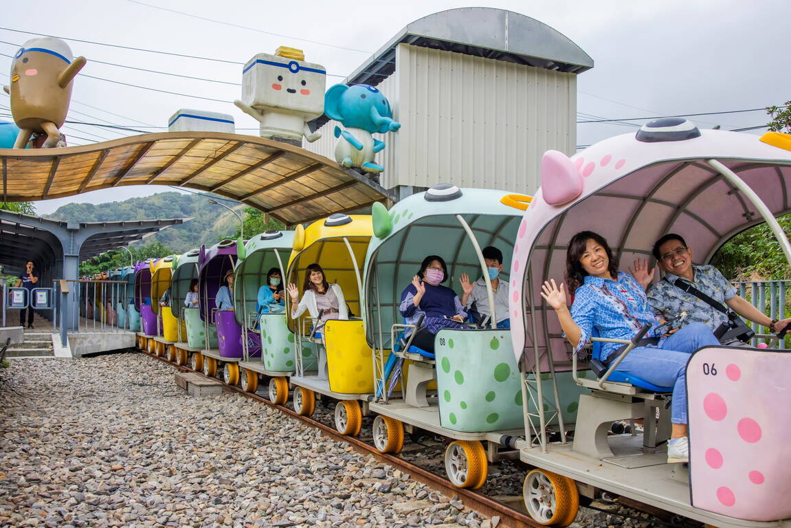 享受Railbike之旅的乘客們