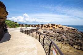 The Must-see Attraction for Foreign Visitors- the Yehliu Geopark