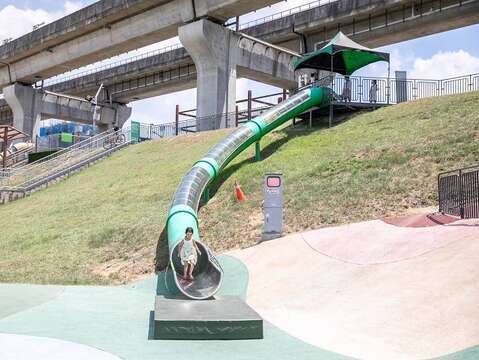 子供たちのエネルギー発散の場所 - 新北大都会公園