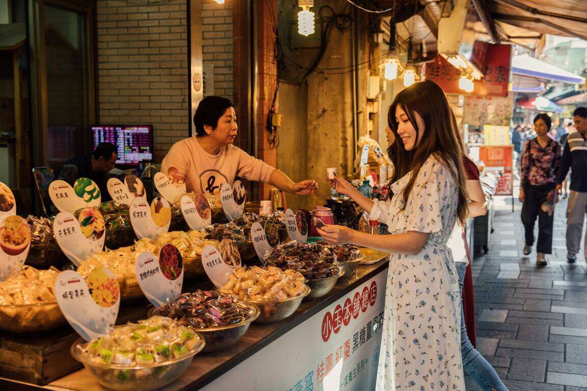 金山老街挑選在地特產