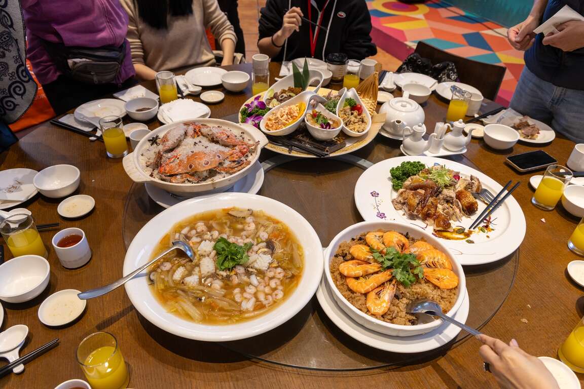 天籟渡假酒店午宴-天籟四喜餅、蟹肉海鮮羹、天籟萬里蟹、白蝦蒸米糕