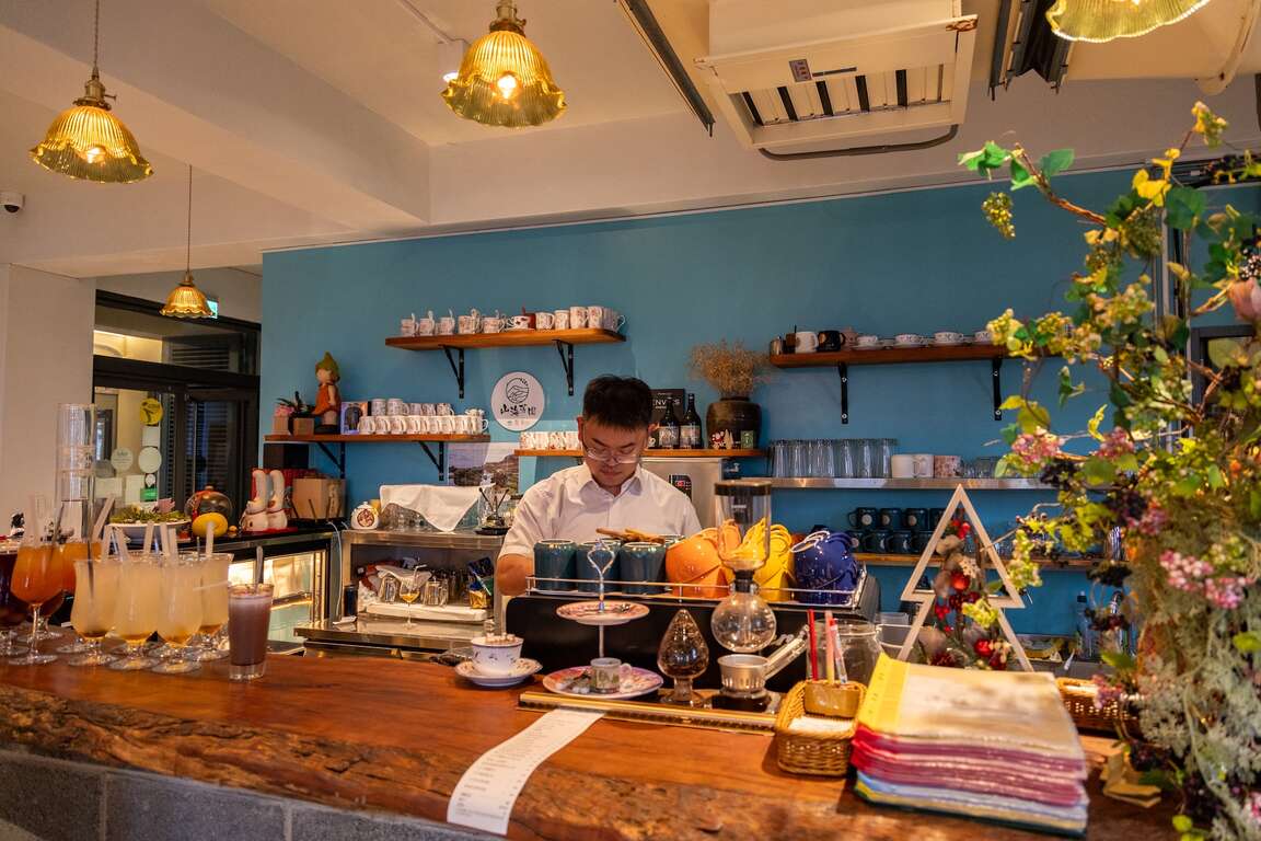 山海芳園餐飲區