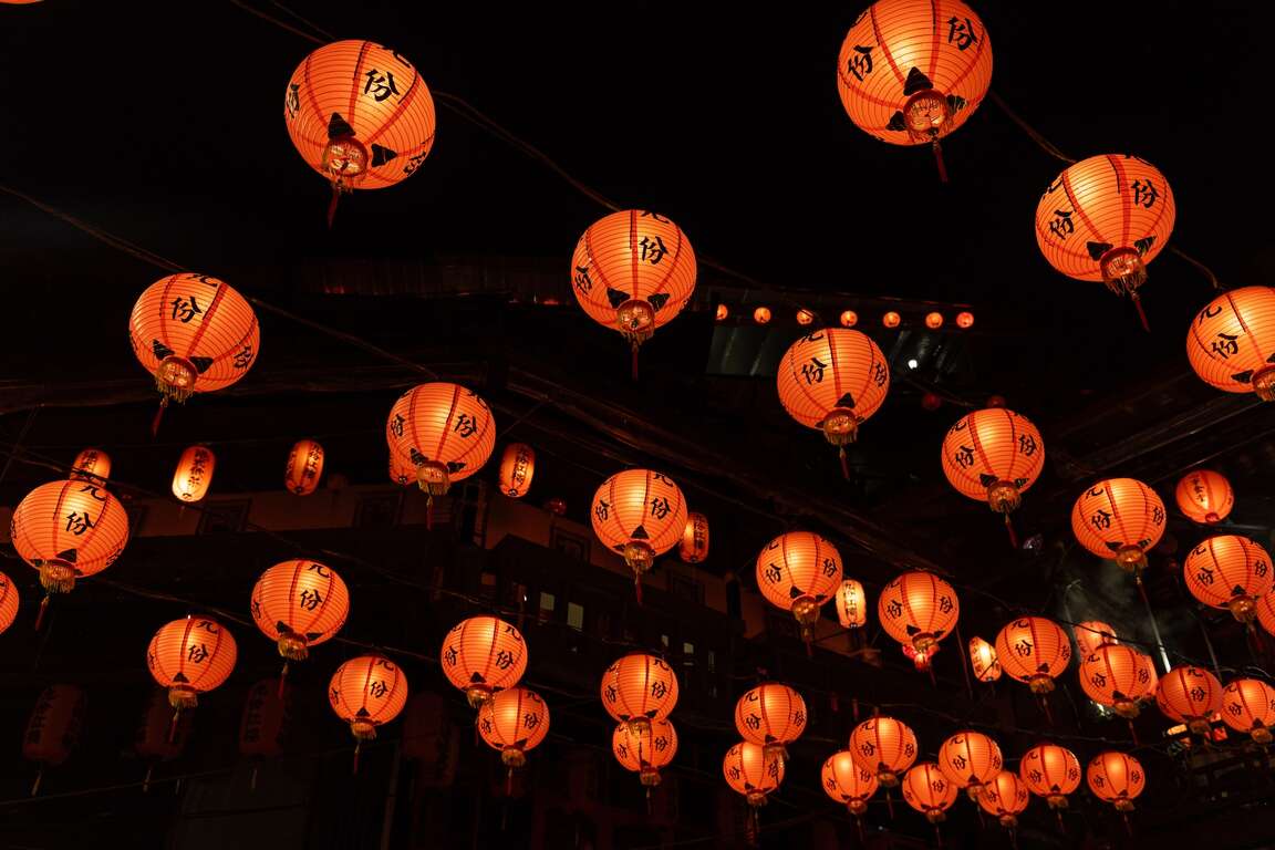 昇平戲院前的紅燈籠海
