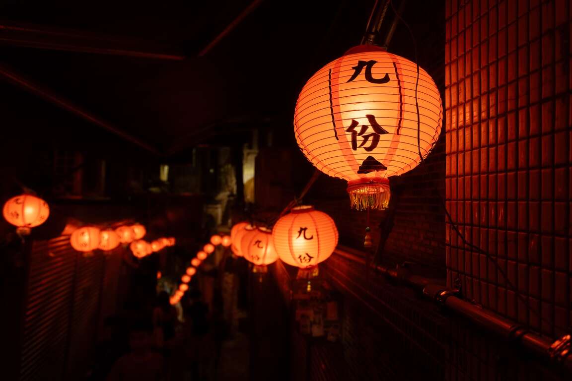 高掛豎崎路的九份紅燈籠
