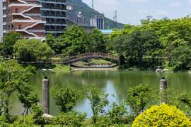 自圖書館遠眺心湖