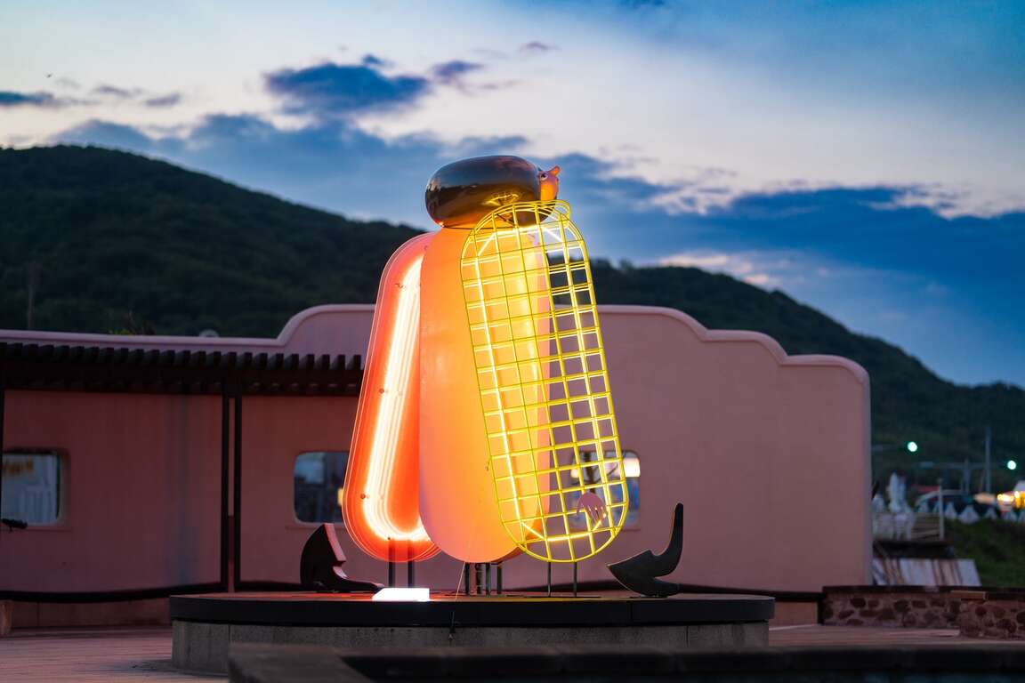 美国纽约艺术家Amber Vittoria的作品《潮身．曦步》_0