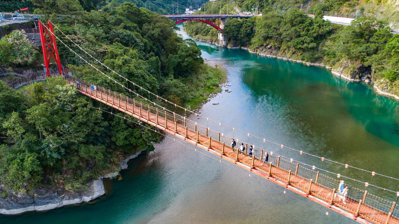 乌来吊桥_照片来源新北观光旅游网