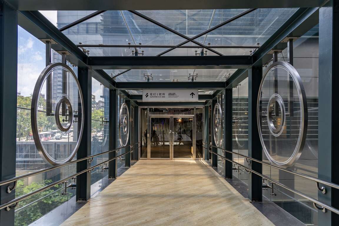 电幻一号所天桥连通道