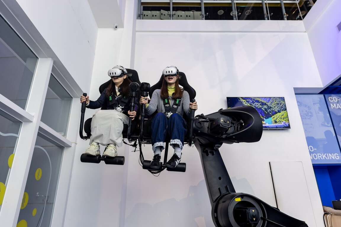 电幻一号所六轴VR飞行体验