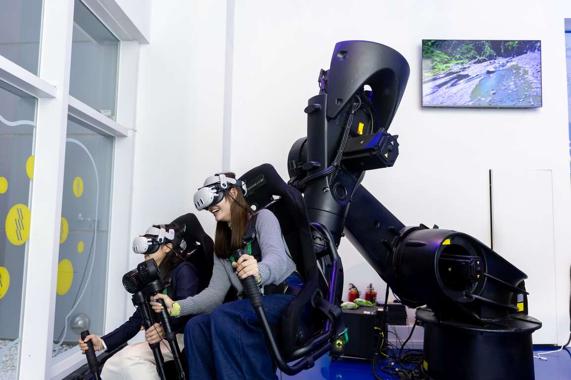 电幻一号所六轴VR体验