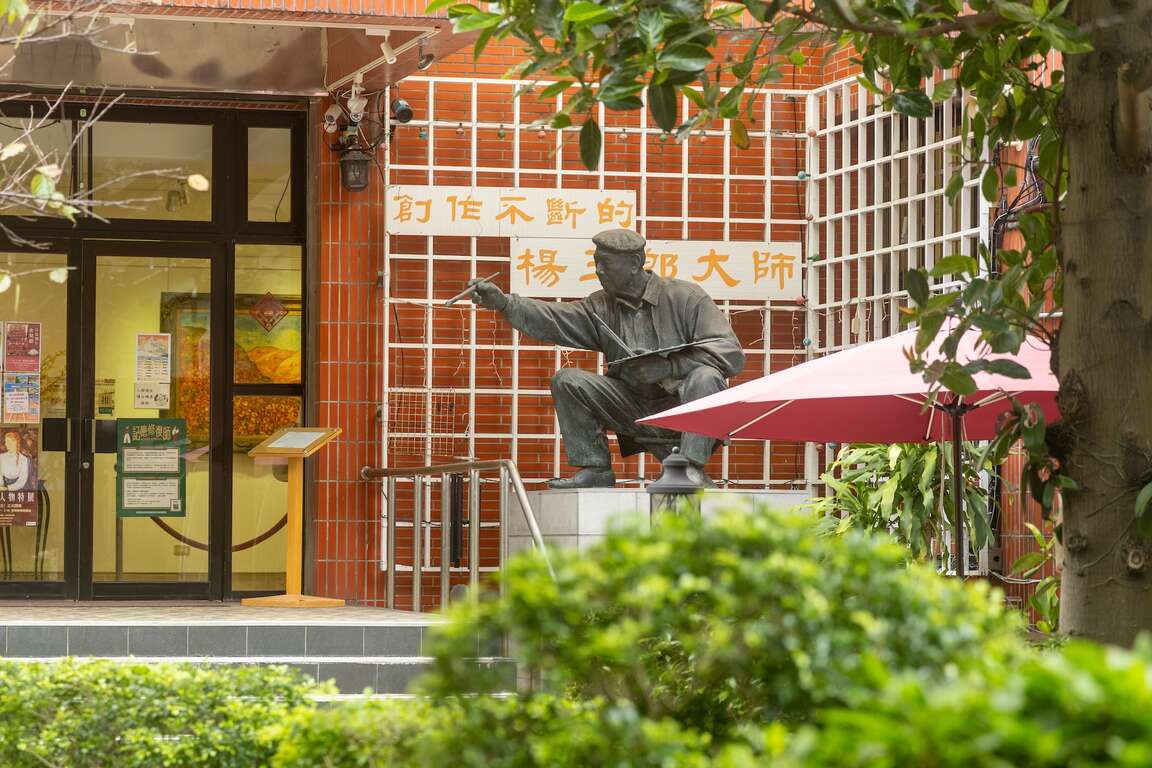 杨三郎美术馆-杨三郎雕像