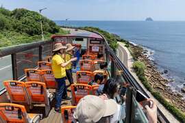 双层巴士初驶进绝美北海岸