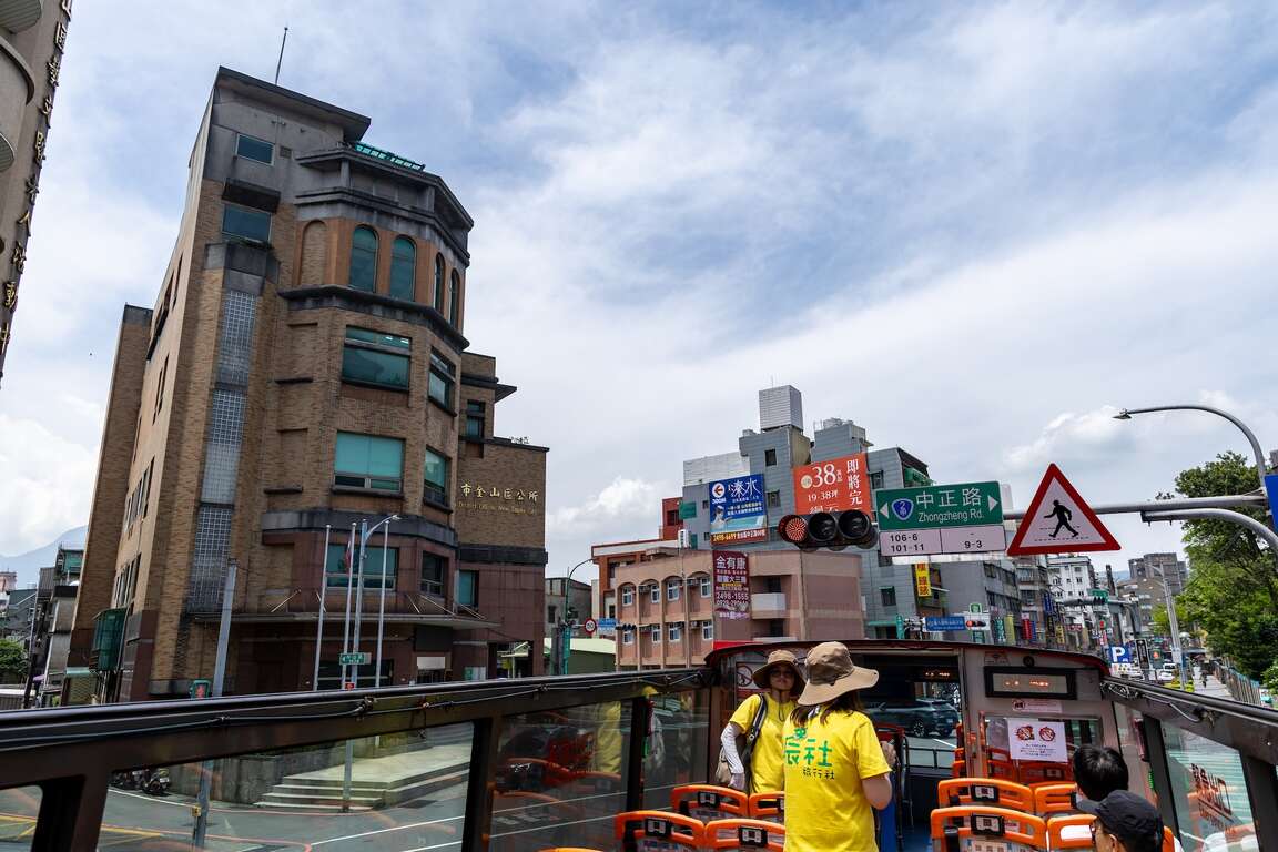 双层巴士与金山区公所