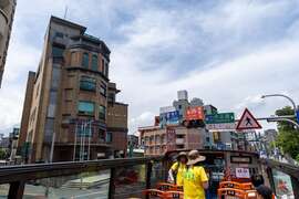 双层巴士与金山区公所